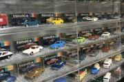 【衝撃】“トミカ愛”溢れるディスプレイの極意、6000台を神配置！！！！！