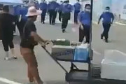 【動画】中国、鬼の「城管」総集編！欲しいモノは取り締まって何でもいただくよ～！