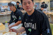 【悲報】一流選手塩見、ボッチ飯