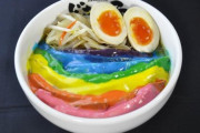 外国人「おい日本の店がレインボーラーメンを売ってるぞ…」