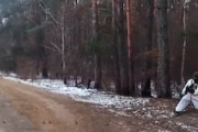 【動画】地雷を設置する作業をしていたロシア兵が自爆してしまう事故。