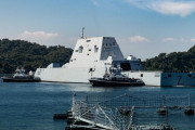 米海軍のズムウォルト級ミサイル駆逐艦が横須賀基地に入港…沿海域戦闘艦オークランドも！