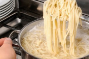 主婦「パスタ1束が7分、5束だから35分。それよりちょっと短めにしとけばいいかな」