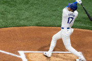 韓国の反応：大谷翔平、開幕戦で2安打1打点1盗塁！181キロ弾丸ヒット＆HR級特大ファウルも「スイングが超速い」「奥さんが可愛い」【海外の反応】
