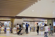 駅の地下で迷う人の気がしれない…どう行けば目的地に近いか少し考えればわかると思うんだけど…
