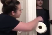 こんな母親は嫌だ！トイレで最低なドッキリを子どもに仕掛ける母親。海外の反応