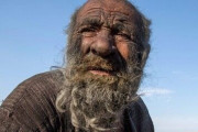 「世界一汚い男」死去　94歳、半世紀以上入浴せず―イラン
