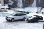 【動画】雪道でフィアットパンダに煽られるレンジローバー（笑）