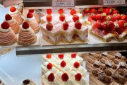 外国人「日本のケーキ屋はアメリカみたいにカラフルじゃないんだな…」