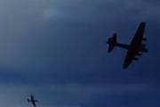 アメリカの航空ショーで第2次大戦時の軍用機2機が空中で衝突し墜落　両機乗員あわせて6名が死亡　現地で撮影された映像がヤバすぎる・・・