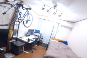 【悲報】年収2000万円の部屋が悲しすぎる…