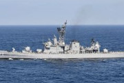 海自の護衛艦と中国漁船が衝突！！　１ｍほどの穴があく