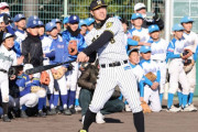 阪神・佐藤輝明、後援会主催の「佐藤輝明野球教室」に参加　発足30周年の“古巣”に恩返し