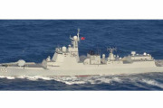 中国海軍のミサイル駆逐艦など計3隻が沖縄と宮古島の間を通過…日米仏豪の離島防衛との関連警戒！