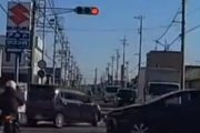【動画】見切り発車バイクマンVS絶対減速しないカーの対戦結果・・・・