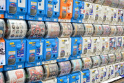 【悲報】ガチャガチャ専門店、何故か日本中で乱立してしまうｗｗｗｗｗｗ