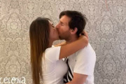 メッシが妻と“熱いキス”を披露...世界中のカップルが参加