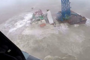 【動画】中国、台風で海上風力発電設置船が沈没！その瞬間！27人が行方不明に…