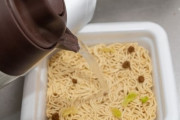 【画像】カップ焼きそばで実行できるSDGsがこちら→
