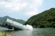 中国の大洪水に投入された「応急動力浮橋」が話題 ［7/14］