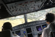 【動画】世界で最も危険な空港の1つ、パロ空港に着陸するA319のコクピットビュー。