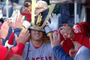 【MLB】先制2ランの大谷「見えてない」兜姿がかわいすぎ　HRｾﾚﾌﾞﾚｰｼｮﾝに 「見えてないの可愛いかよ」「ズレ谷」と視聴者大喜び