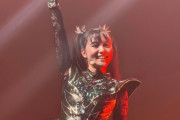 ぼっち・ざ・ろっく!にBABYMETALのロゴが！ + バイオハザードとのコラボは？　【海外の反応】