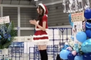 【動画】19歳のミニスカサンタ姿の梅澤美波、スタイルが異常すぎる・・・【乃木坂46】