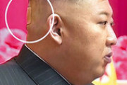 【画像】金正恩の後頭部に貼り薬をはがした痕跡