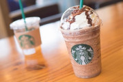スタバ、ついにフラペチーノも”紙ストロー化”でファン困惑「紙ストロー苦手」「代わりならヨックモックがいい」
