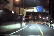 【山梨】居眠り運転で歩道に乗り上げ車避けポールをなぎ倒したドラレコ。