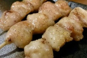 焼き鳥のぼんじりとかいうの初めて食べたけど美味いじゃん😋