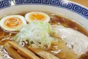 オッサン「ラーメンに酢を入れるぞ」 ワイ(20)「ありえんやろ！キモ！」