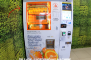 いつでも最高にフレッシュなオレンジジュースを飲みたい！オレンジ生絞り自販機 海外の反応