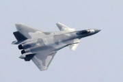 中国のステルス戦闘機J-20、ロシア製エンジンから国産エンジンに置き換えた改良機を初公開…米国のF-22に対抗！