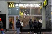 ロシア人さん、マクドナルドもスタバもコーラも営業停止して泣く