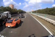 ポルシェで268km/hものスピードを出して老夫婦の車に激突し死なせた男の初公判→「制御困難な速度ではない」ﾄﾞﾔｧ
