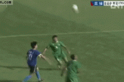 【GIF】中国のサッカーリーグでとんでもないゴールが生まれるwww