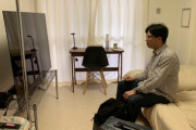 【画像】陰キャが6畳の部屋に「65型テレビ」を実装した結果ｗｗｗｗｗ