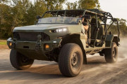 GMが米陸軍向けに開発した新型SUV…基本ベースは民間車「シボレー コロラドZR2」！