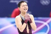 坂本花織が涙の銀メダル！中井亜美が銅で日本フィギュア界最年少メダル　日本女子五輪初の“W表彰台”　米国リウが金