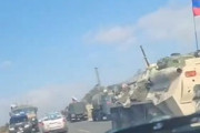 ロシア軍の車列が首都ダマスカスから基地のあるラタキアに撤退！