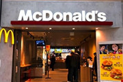 【悲報】値上げしたマクドナルドさん、ガラガラになる