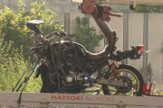 10代男女2人が意識不明の重体…バイクでパトカーから逃げて逆走　大型トラックと正面衝突