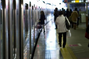 【訳がわからない】駅で見た謎の物体、誰かこの謎がわかりますか？