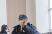 【画像あり】フードコートで飯食ってたら2つ隣の席のヤツに警察集まってきてビビった