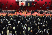 防衛大学校の卒業式で石破首相が訓示「防衛力の基盤は人」、恒例の帽子投げも…任官辞退者は40人！