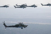 ロシア陸軍航空隊のヘリコプター部隊が大祖国戦争勝利76周年祝賀パレードの訓練飛行！