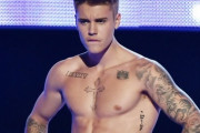【画像】ジャスティン・ビーバーさん、貧弱な筋肉でドヤってしまうｗｗｗｗｗｗｗｗｗｗ