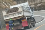 ダンプカーをあおり運転する自転車乗りが現るｗｗｗｗｗｗｗｗｗ